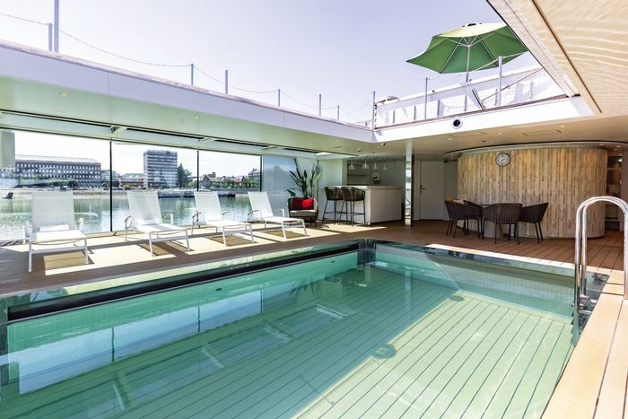 Entertainment on TUI Aria